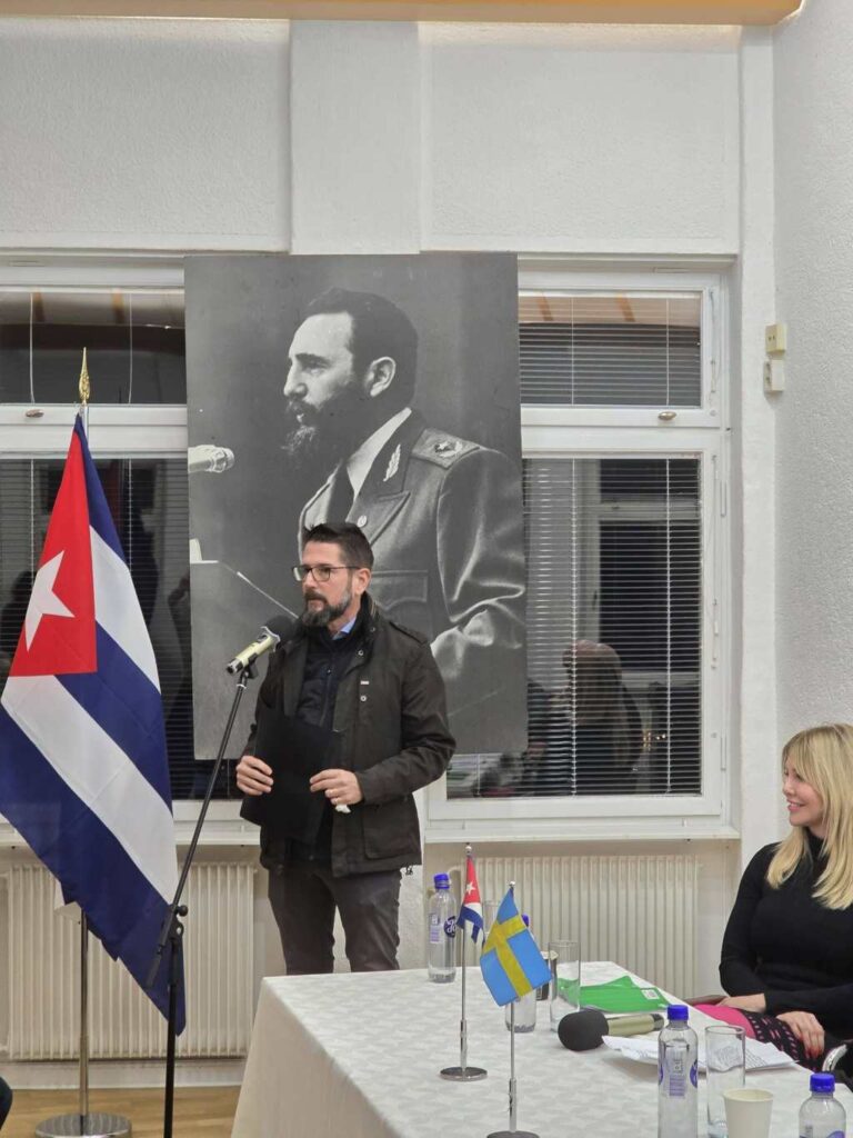 embacuba-suecia-fidel-768x1024.jpg