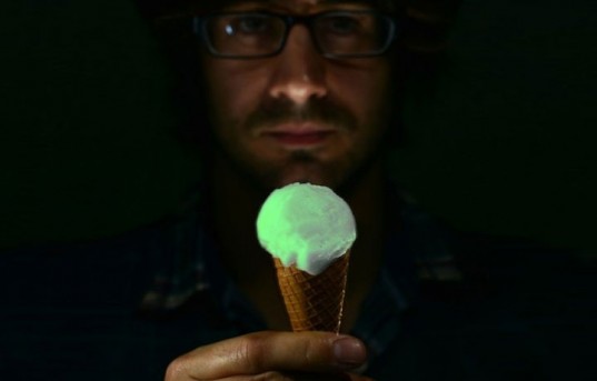 glow-in-the-dark-ice-cream-537x343.jpg