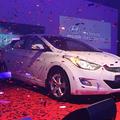 Oficialii Hyundai au preluat premiul AUTOBEST 2012, obtinut cu modelul Hyundai Elantra