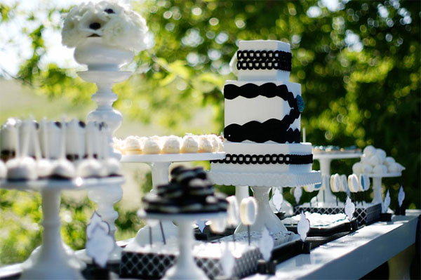 black-and-white-dessert-table.jpg