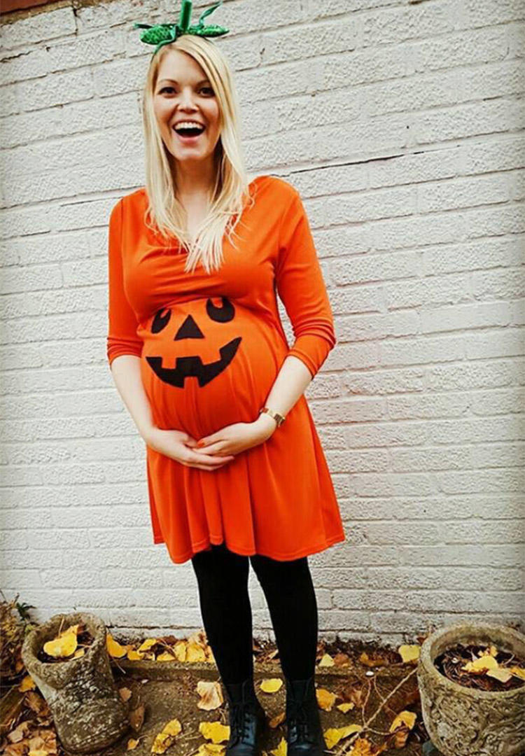 maternity-halloween-costumes-pumpkin-750x1080.jpg