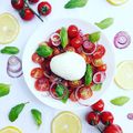 Tomato mozzarella - Mozzarella paradicsommal Anya játszik 