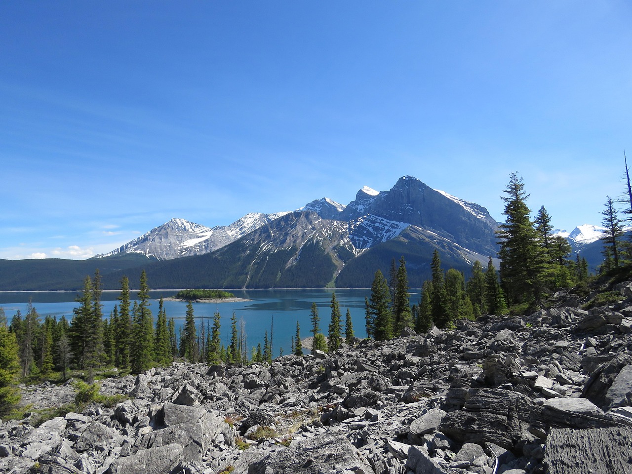 upper-kananaskis-lake-1440132_1280.jpg