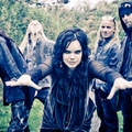 Egyre nehezebb a Nightwish keresztje! Szétszedték a zenekart az énekesnő mentes posztjuk miatt!