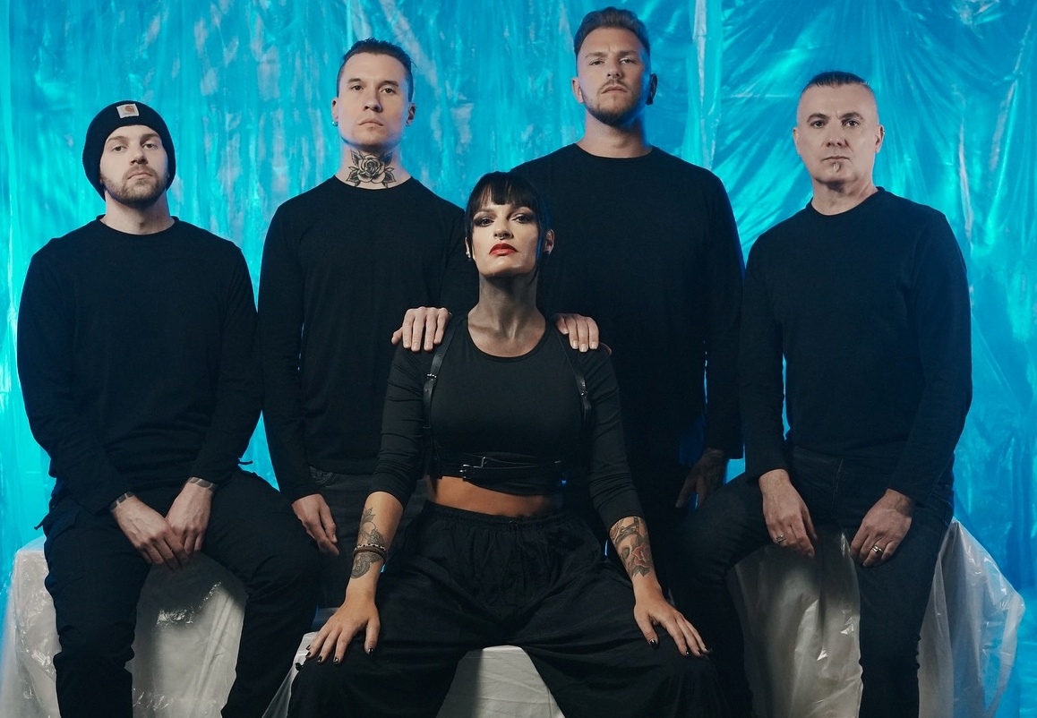 Vadonatúj kislemezzel rukkolt elő a Never Obey Again