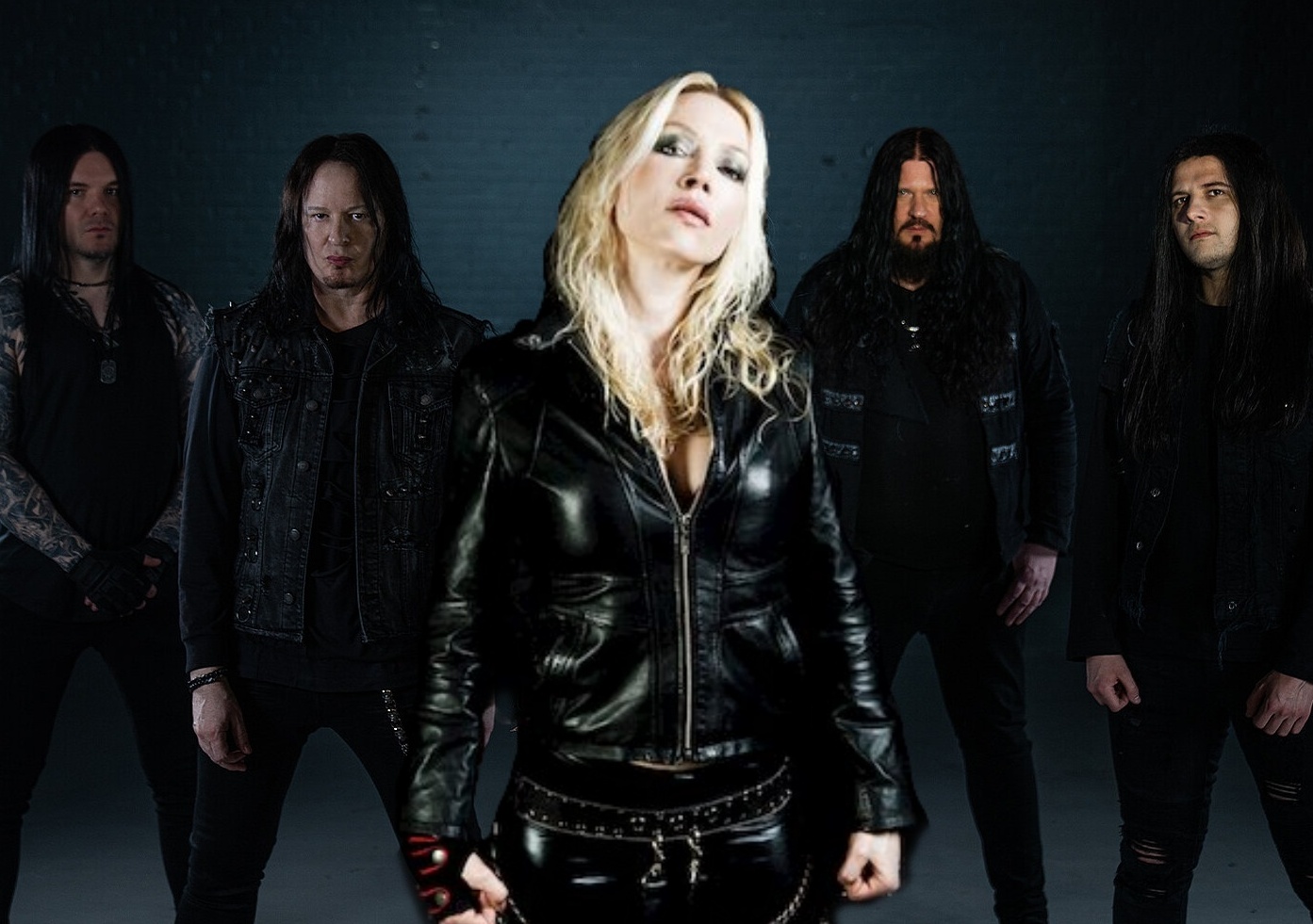 Mozgolódás az Arch Enemy háza táján...