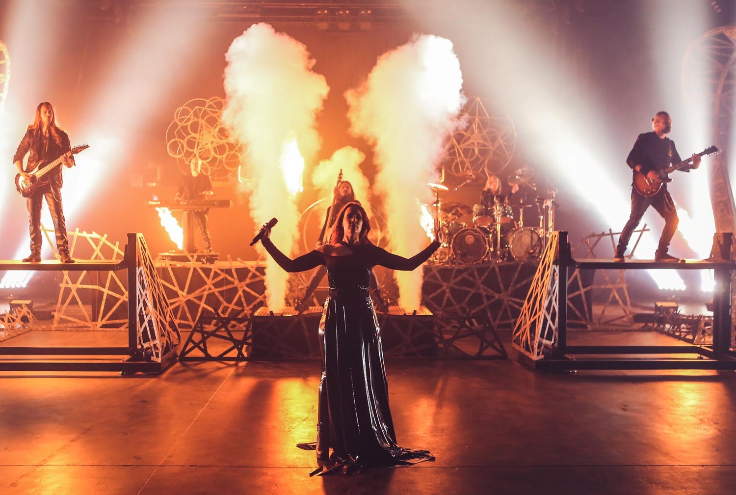 Kukkantsd meg az Epica különleges koncertjét!