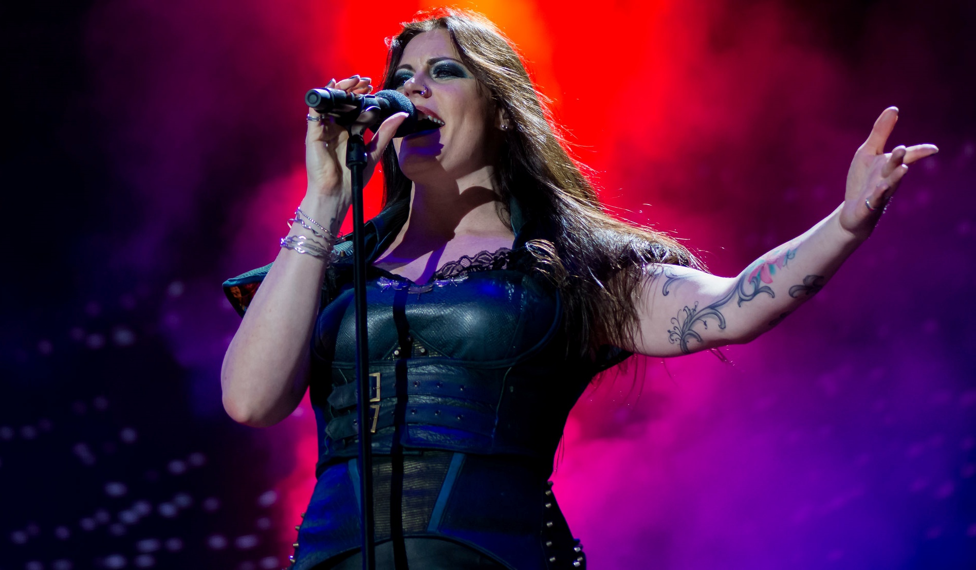 Különös feldolgozással jelentkezett Floor Jansen