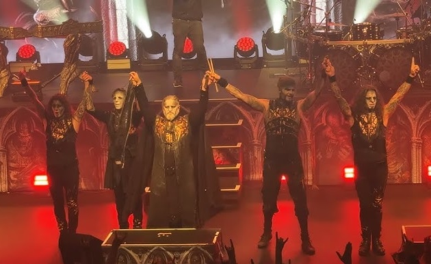 Bizarr showelemmel borzolja a kedélyeket a Powerwolf