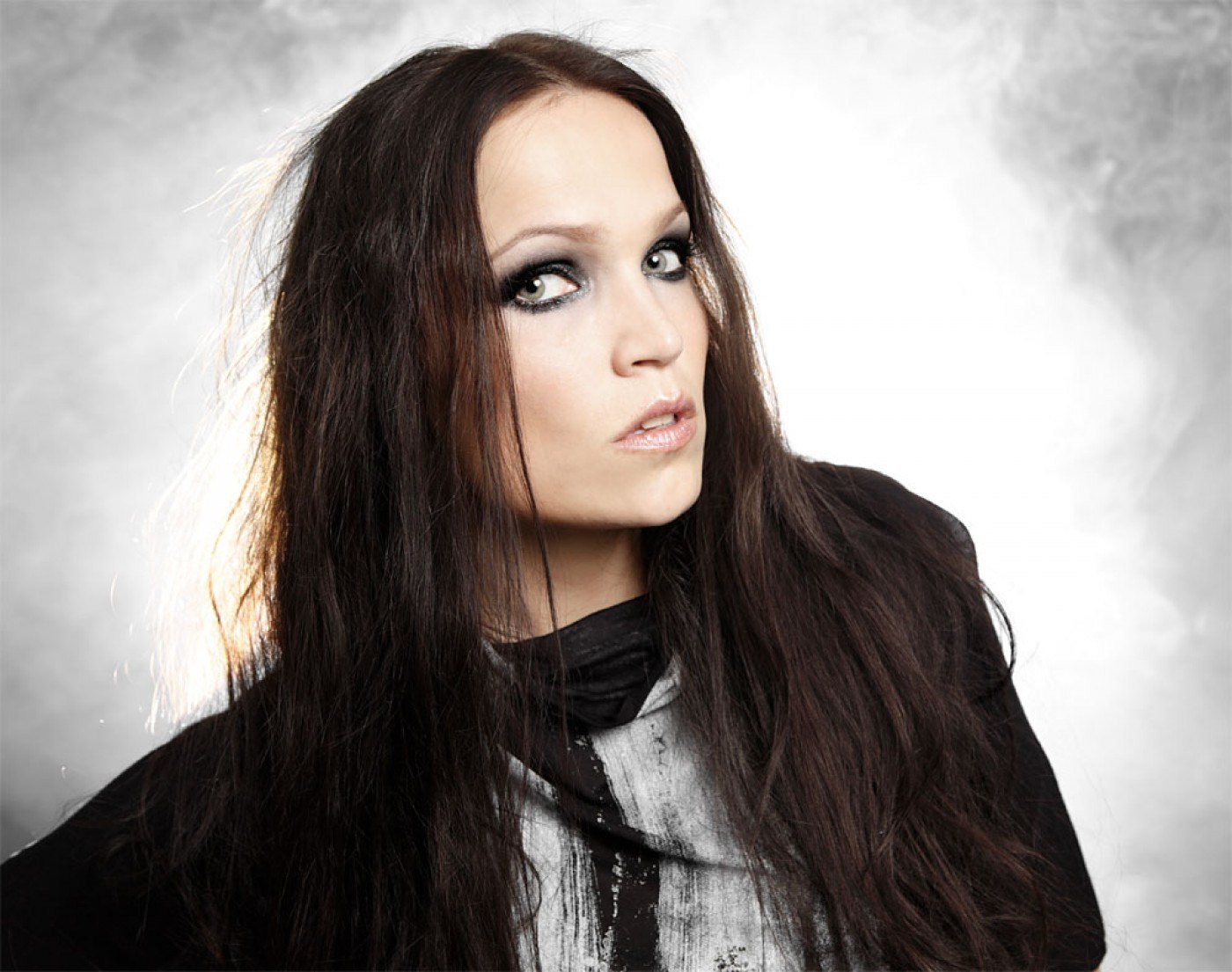 Tarja: Áprilistól újra boltokban a What Lies Beneath!