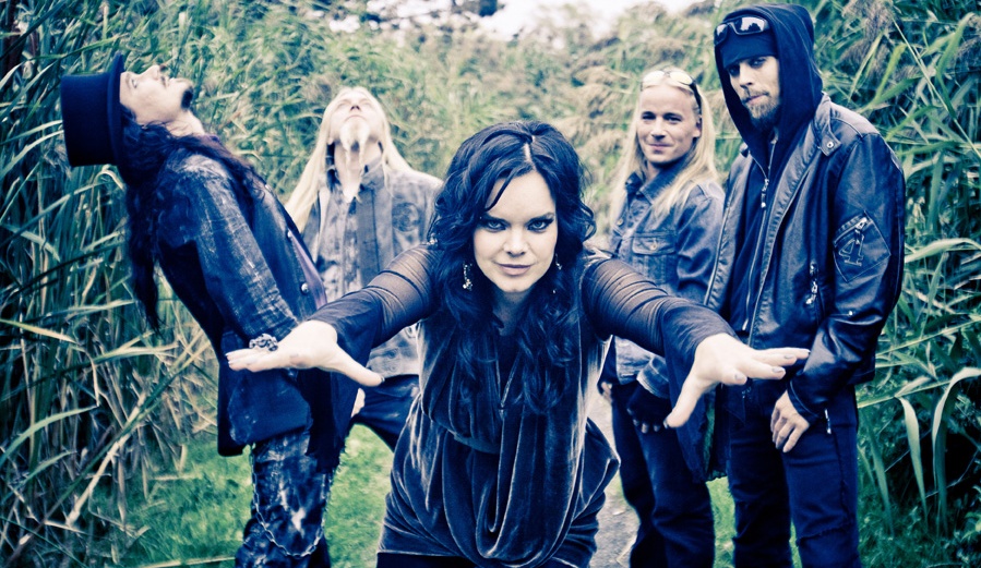 Egyre nehezebb a Nightwish keresztje! Szétszedték a zenekart az énekesnő mentes posztjuk miatt!