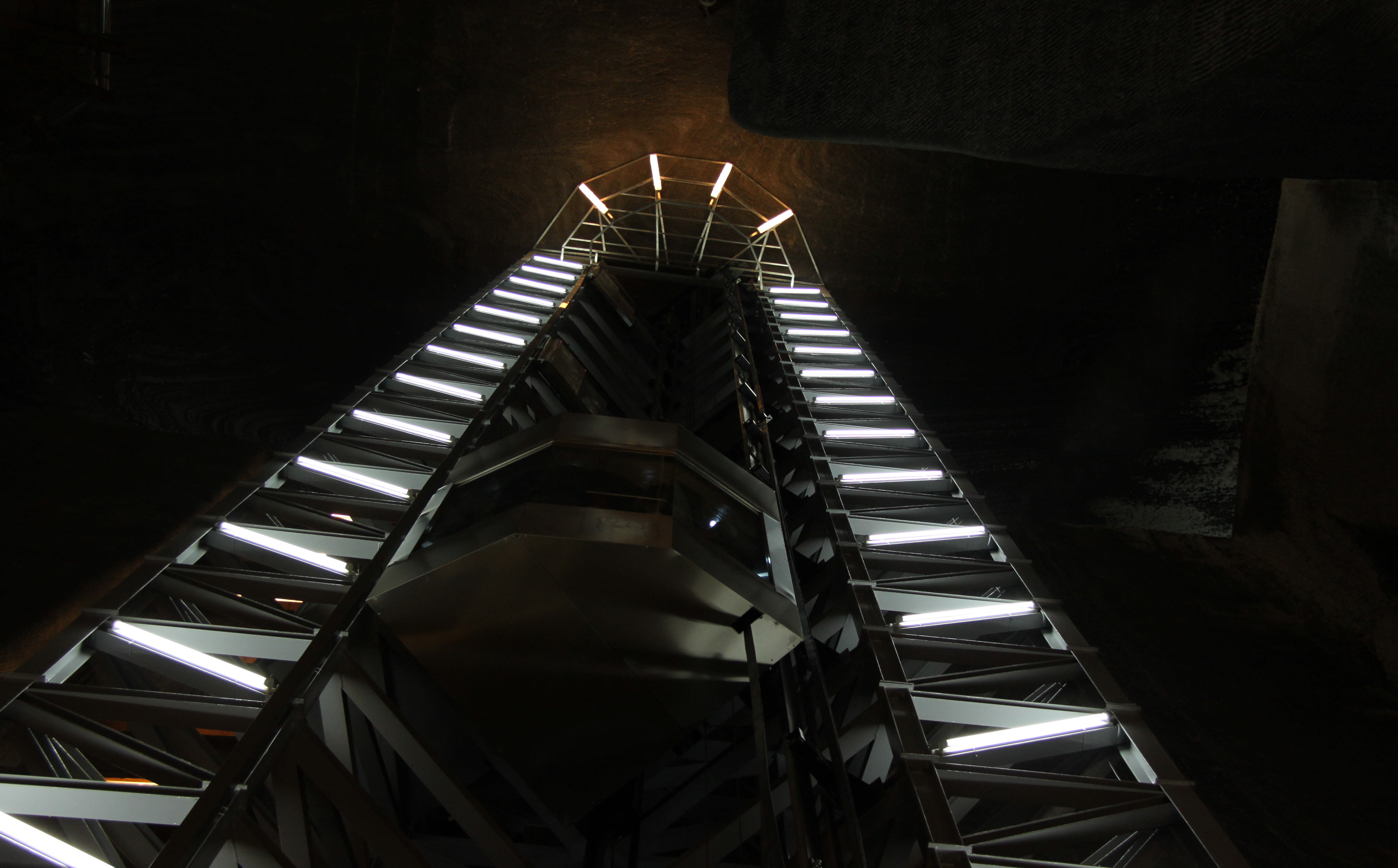 110_salina_turda_lift_2.jpg