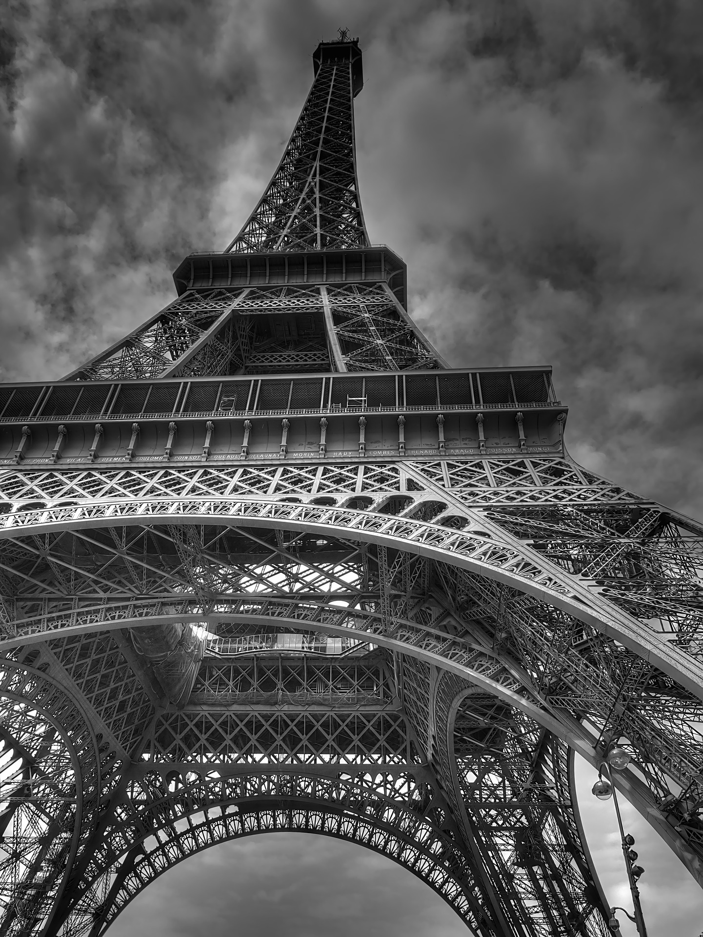 167_eiffel-tower-522344_1920.jpg