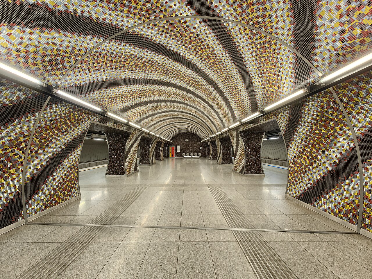 budapest_m4_metro_szent_gellert_ter_12.jpg