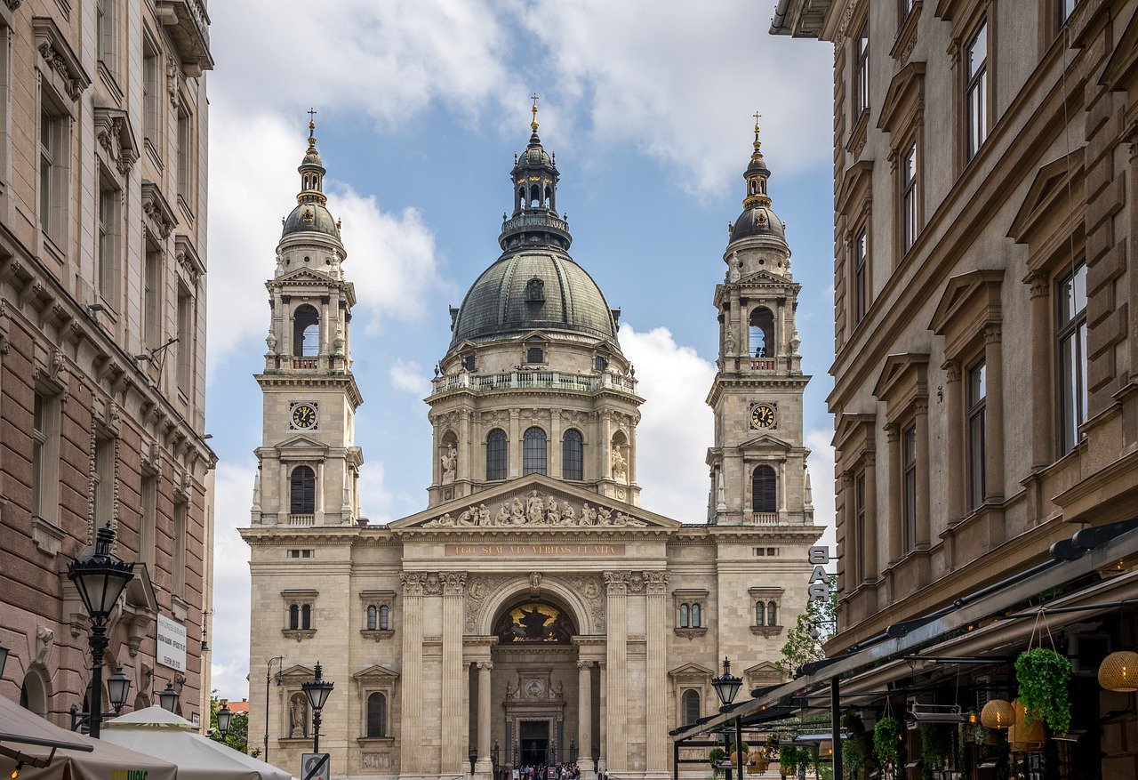 st-stephens-basilica-8031985_1280.jpg