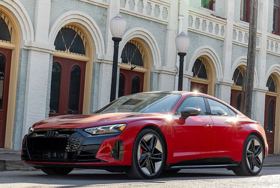 Audi e-tron GT nyerte az autós világ Oscar-díját