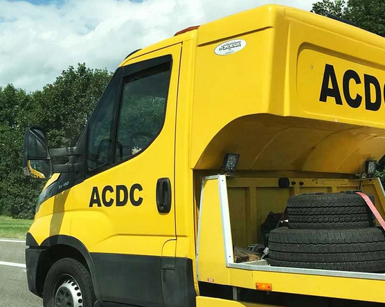 Kamu segélykocsikra figyelmeztet az ADAC – mobilzavarókat használnak a csalók