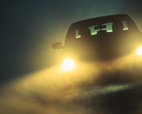 Így használd a kocsi lámpáit a ködben