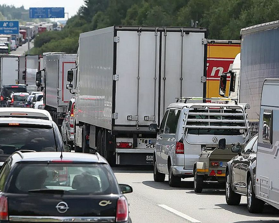 Biztonsági folyosó a dugóban