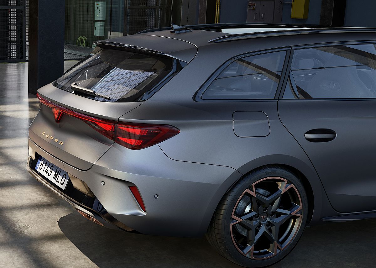 cupra-dark-void_02.jpg