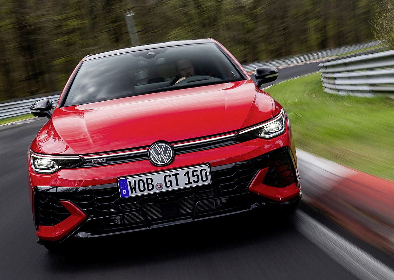golf_gti_edition_50_vezeto_kep.jpg