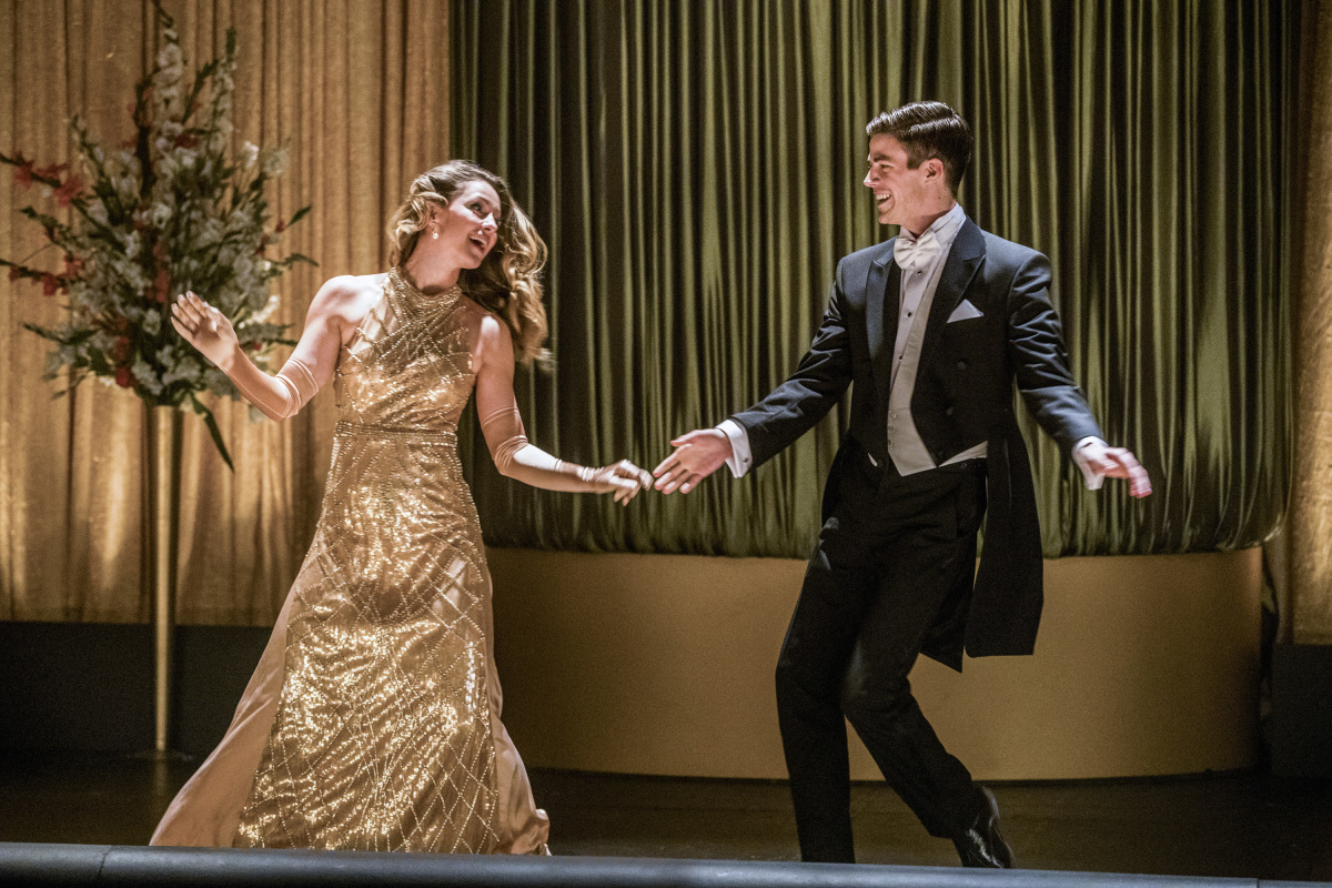 The Flash -- ‘Duet‘ -- FLA317b_1053b.jpg -- Pictured (L-R): Melissa Benoist as Kara and Grant Gustin as Barry Allen -- Photo: Jack Rowand/The CW -- ÃÂ© 2017 The CW Network, LLC. All rights reserved.