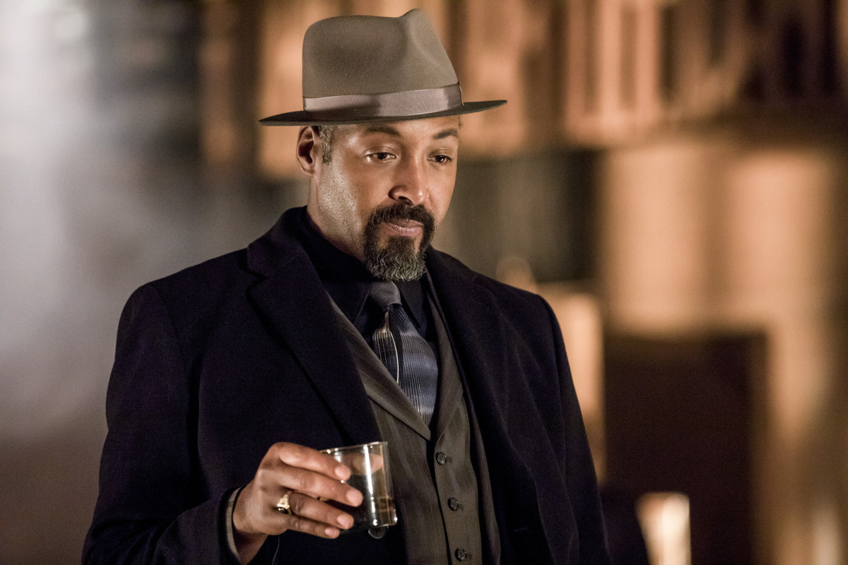 The Flash -- ‘Duet‘ -- FLA317c_0080b.jpg -- Pictured: Jesse L. Martin as Detective Joe West -- Photo: Jack Rowand/The CW -- ÃÂ© 2017 The CW Network, LLC. All rights reserved.