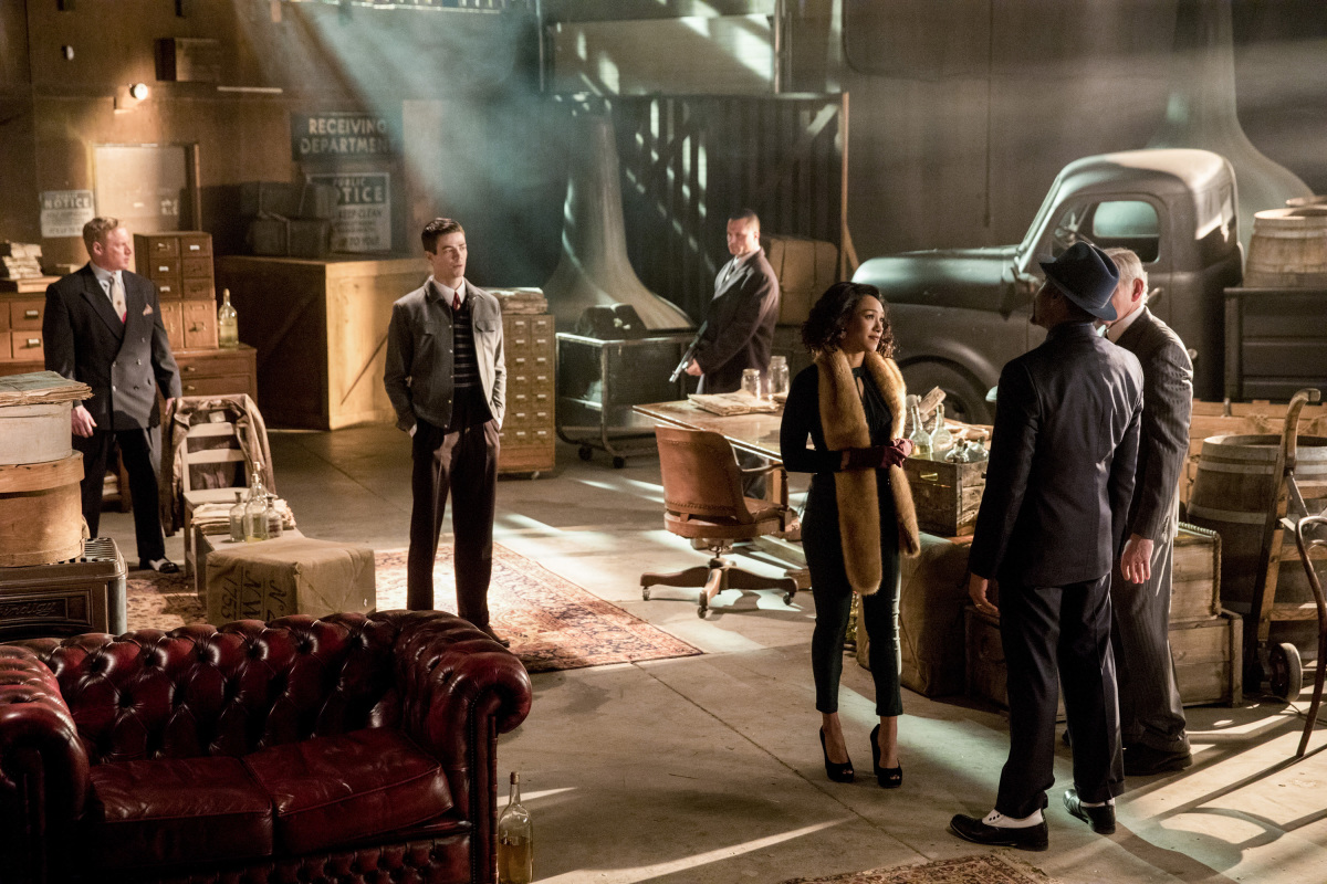 The Flash -- ‘Duet‘ -- FLA317c_0205b.jpg -- Pictured (L-R): Grant Gustin as Barry Allen, Candice Patton as Iris West, Jesse L. Martin as Detective Joe West and Victor Garber as Professor Martin Stein -- Photo: Jack Rowand/The CW -- ÃÂ© 2017 The CW Network, LLC. All rights reserved.