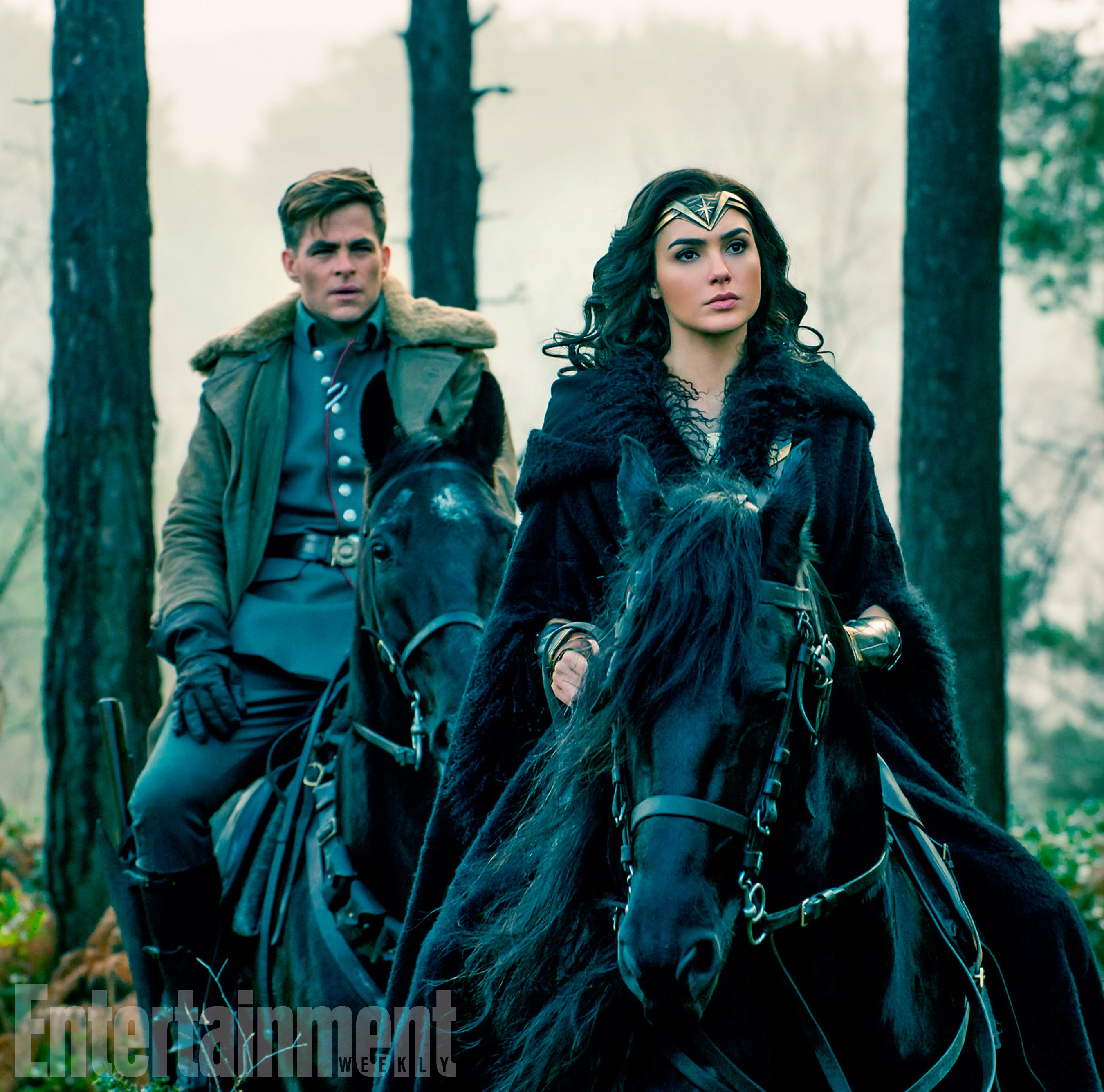 Chris Pine (Steve Trevor) és Gal Gadot (Diana Prince/Wonder Woman)