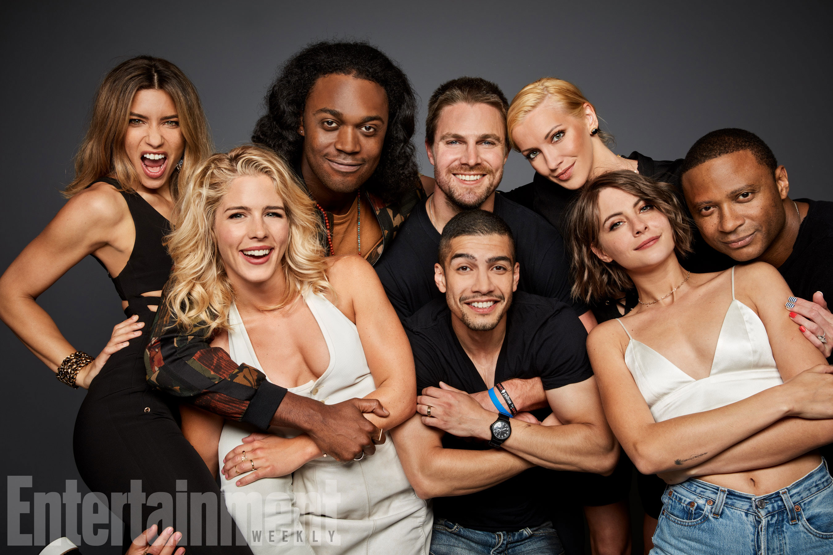 Juliana Harkavy, Emily Bett Rickards, Echo Kellum, Stephen Amell, Rick Gonzalez, Katie Cassidy, Willa Holland és David Ramsey (Arrow)