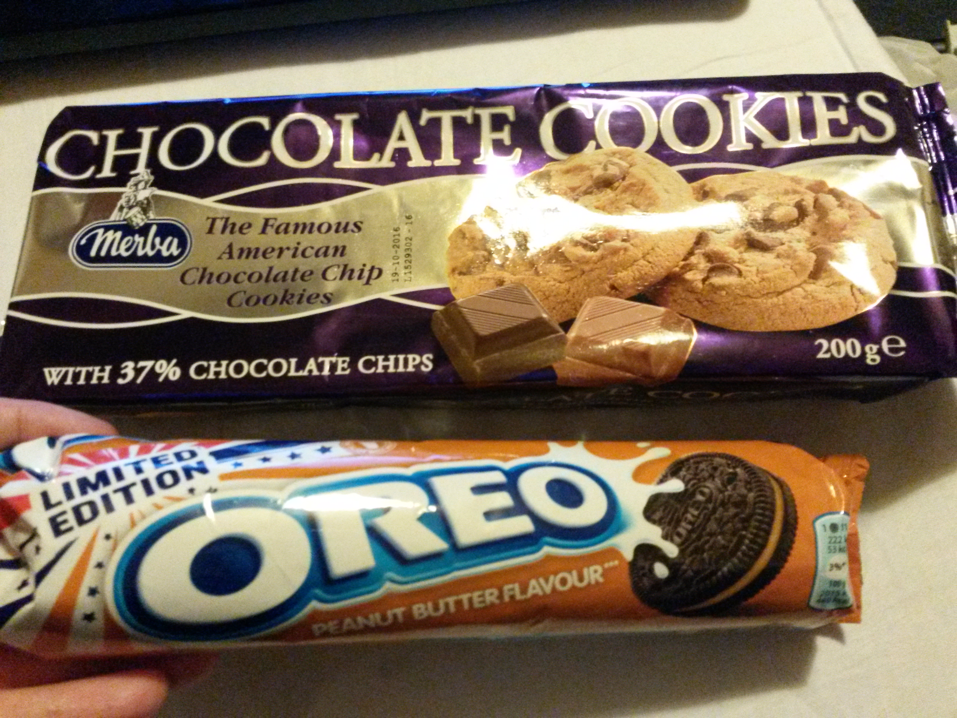 Burzsujkodási *-* Imádom a peanut buttert, az oreot mégjobban, a kettő együtt meg ahhhhw :3 De ez a csokis keksz is irtó finom. Csá fogyókúra :(