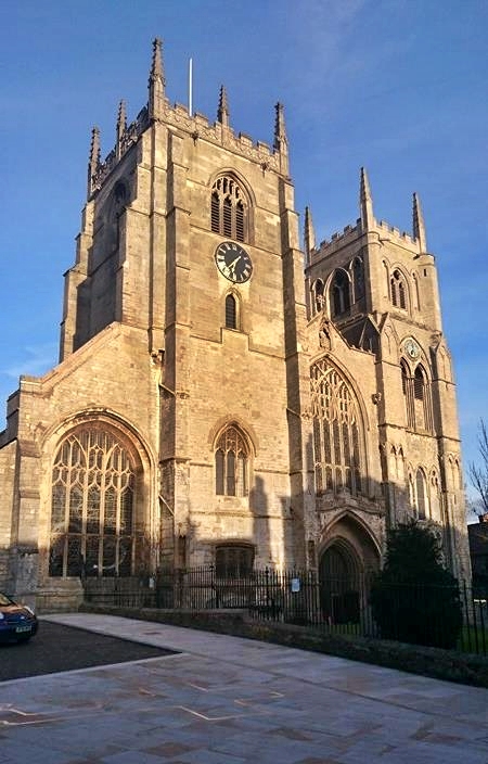 Itt pedig már King‘s Lynn-ben jártunk. Egy délután elindultunk autókázni, gondoltam csak körözünk egy fél órát, nem is vittem túlzásba a dolgokat, felkaptam egy kocirucit és go. Aztán kilyukadtunk kb 1.5 órányi autókázás után itt. Nagyon szép ez a katedrális, kicsit a Notre Dame-ot juttatja eszembe.