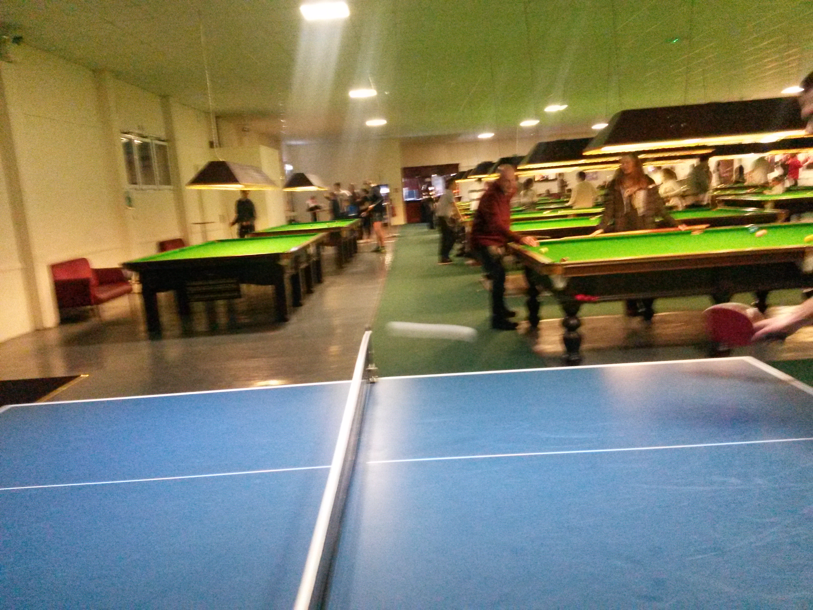 Green Balze nevű hely. Itt van Butlin‘s-on belül, de mint minden (éttermek, élményfürdő, spa, burger king...) ez is csak akkor van nyitva, ha vannak vendégek. Tele van snooker asztallal, és van pinpong is. 