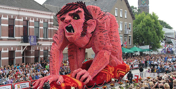 20130519181618_volle_maan__laer_akkermolen__winnaar_2012_bloemencorso-zundert.jpg