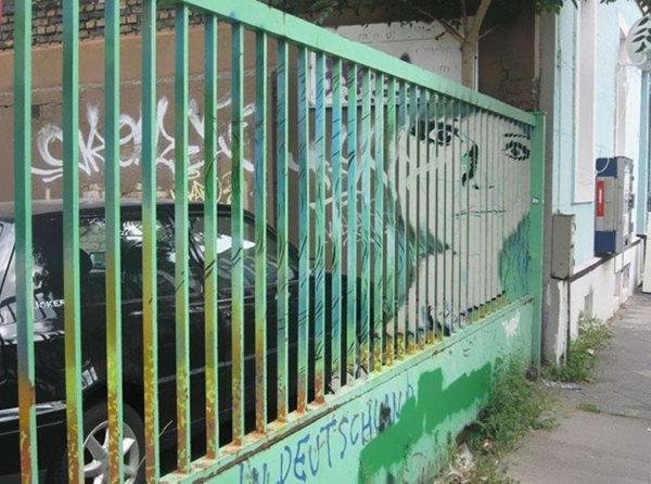 Hidden-Railing-Street-Art4-640x476.jpg