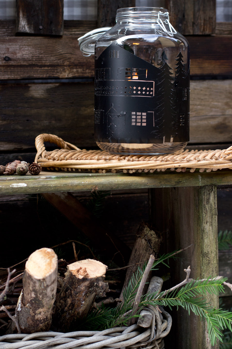 mason-jar-craft-winter-lantern.jpg