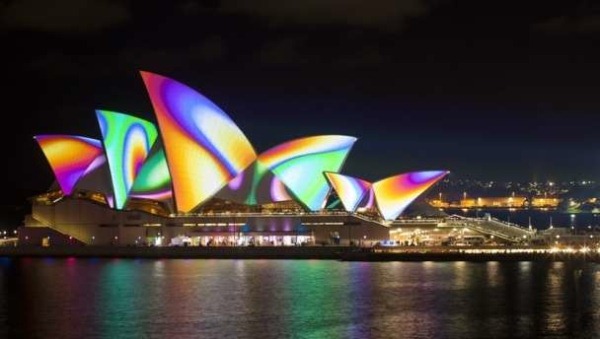 Vivid-Sydney-Lighting-the-Sails1.jpg