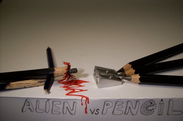 alien_vs_pencil_by_cerkahegyzo-d5jumvn.jpg