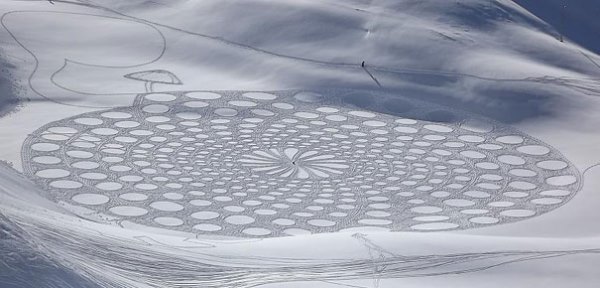 snow-drawings-simon-beck-10.jpg