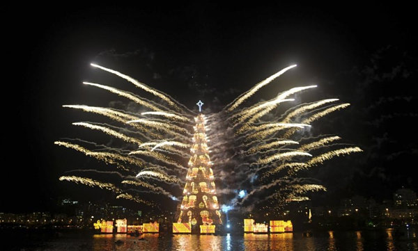 Floating-Christmas-tree-in-Brazil.jpg