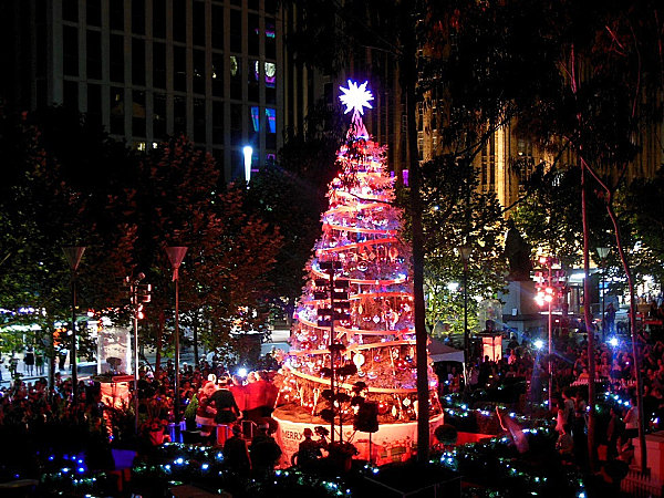 Melbourne-Christmas-tree.jpg
