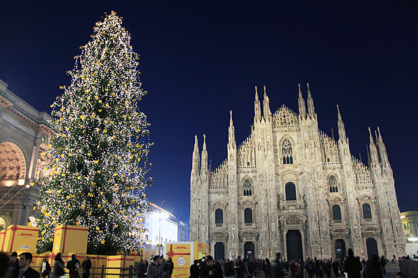 Milan-Christmas-tree.jpg