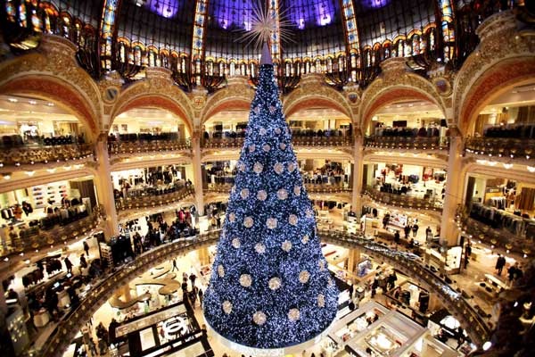 Paris-Christmas-tree.jpg