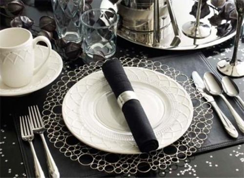 beautiful-and-sparkling-new-year-table-setting-23-554x404.jpg