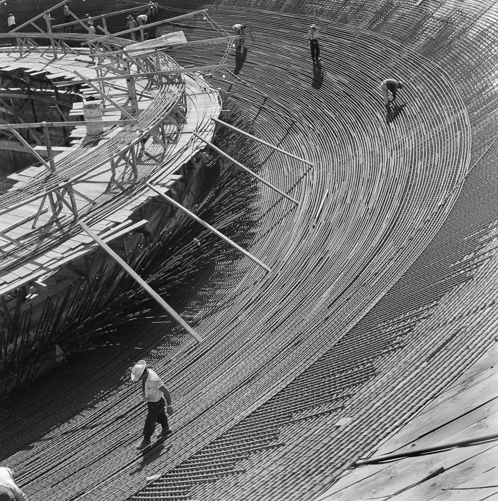 5091845028ba0d4a2b00017c_the-construction-of-brasilia-photos-by-marcel-gautherot_brasilia-construction-marcel-gautherot-06-995x1000.jpg