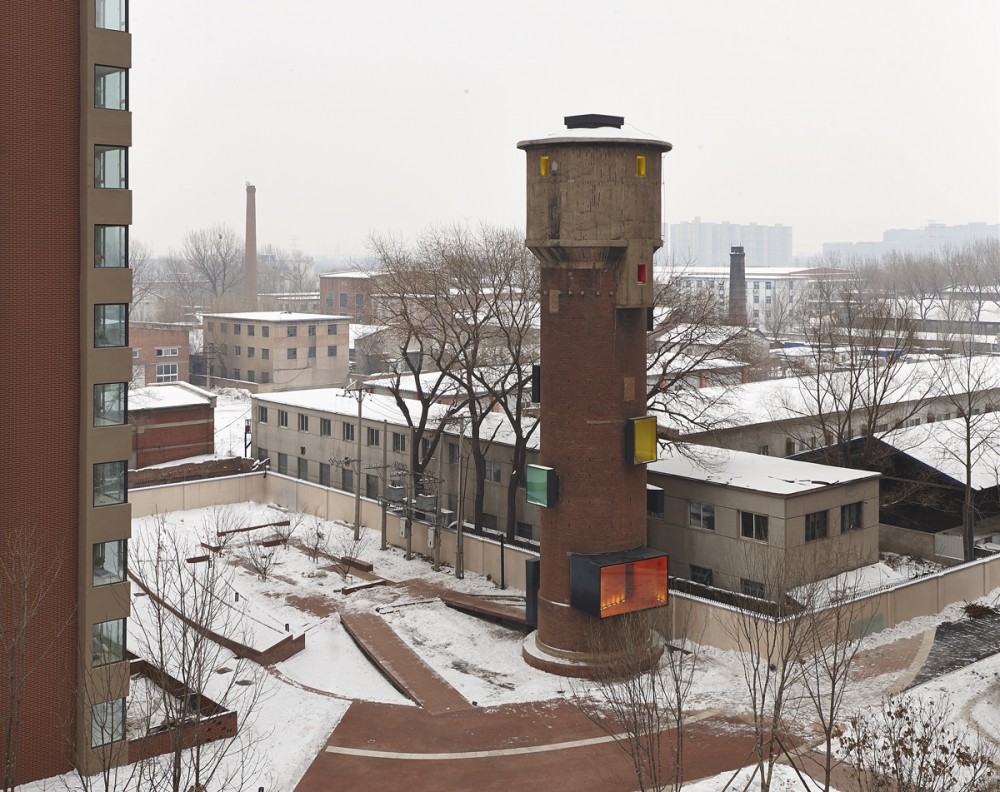 5210a4b2e8e44edf150001ab_public-folly-water-tower-renovation-meta-project_1-2_panorama_with_the_context_2_-_-_-_-_-__-___-2-1000x792.jpg