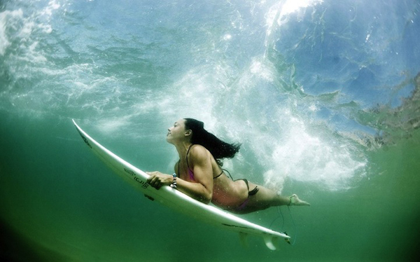 luciagriggiunderwatersurfers2.jpg