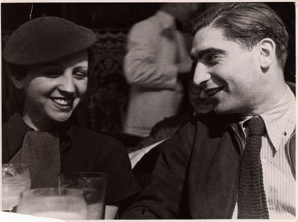 Fred Stein, [Gerda Taro and Robert Capa on the terrace of Café du Dôme in Montparnasse, Paris], early 1936. © Estate of Fred Stein. International Center of Photography.jpg