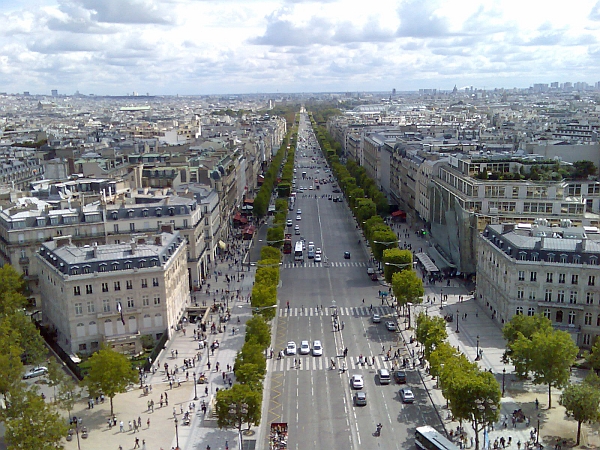 Champs_Elysees,_Paris.jpg