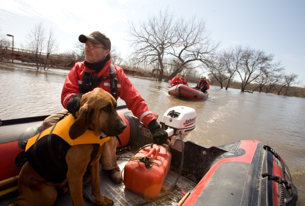 FEMA_-_40689_-_Valley_Water_Rescue_member,_Mike_Knorr_and_search_dog,_^quot,Barnaby^quot,_in_North_Dakota.jpg